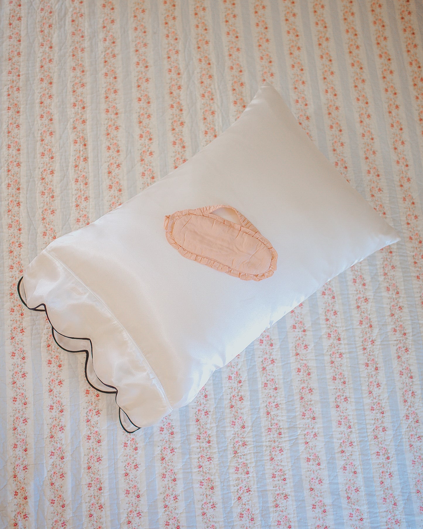 Scalloped Satin Pillowcase in Ivory