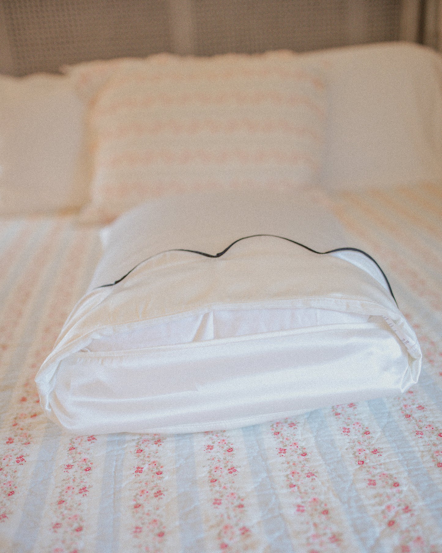 Scalloped Satin Pillowcase in Ivory