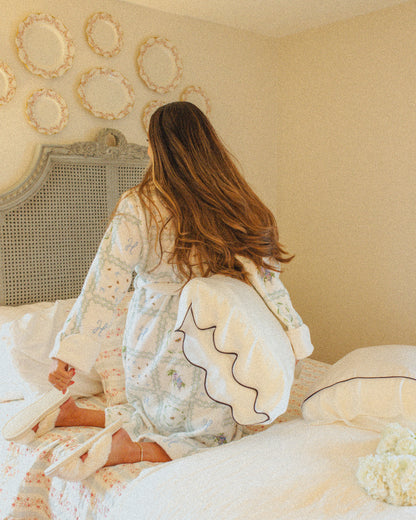 Scalloped Satin Pillowcase in Ivory