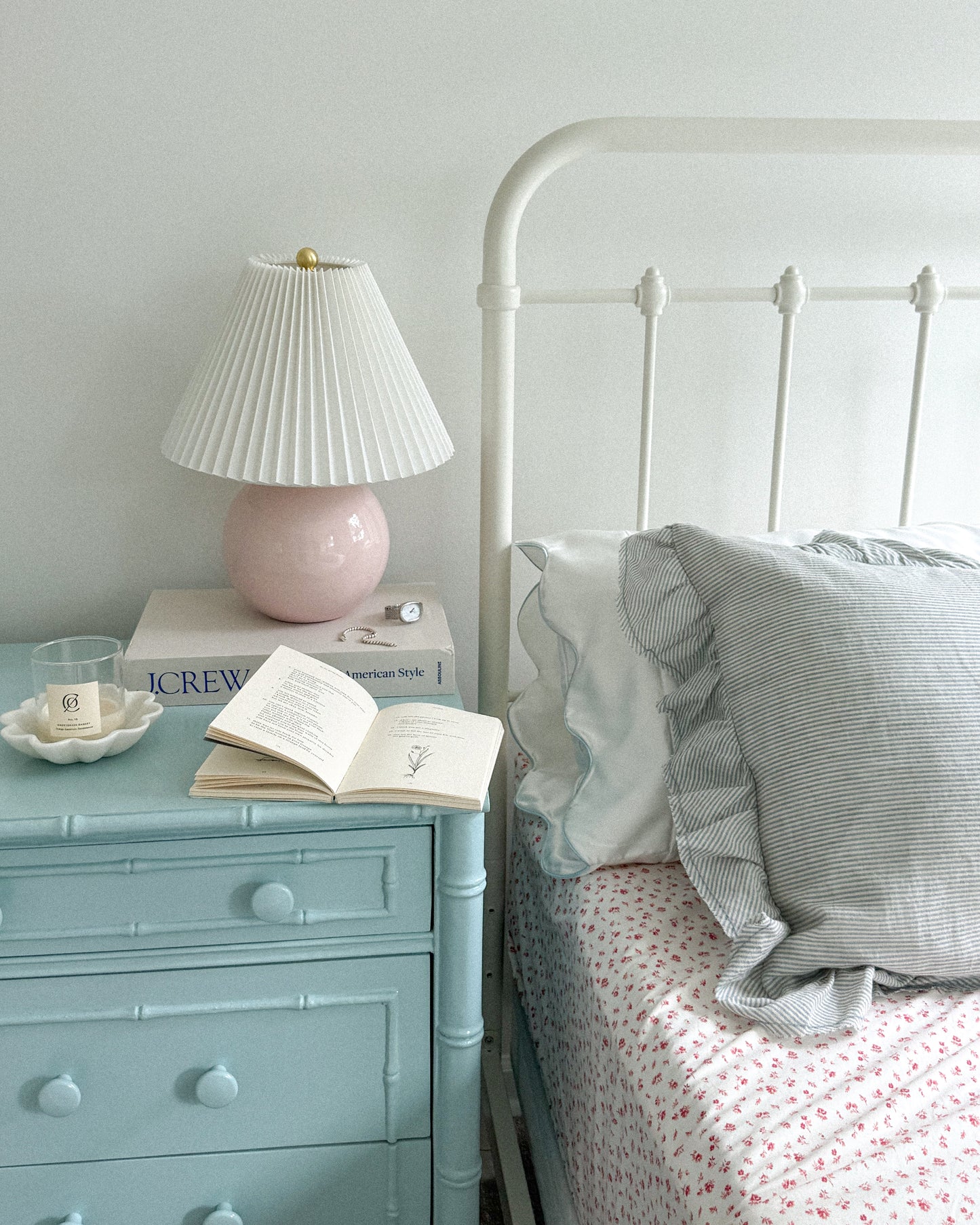 The Scalloped – Blue Trim