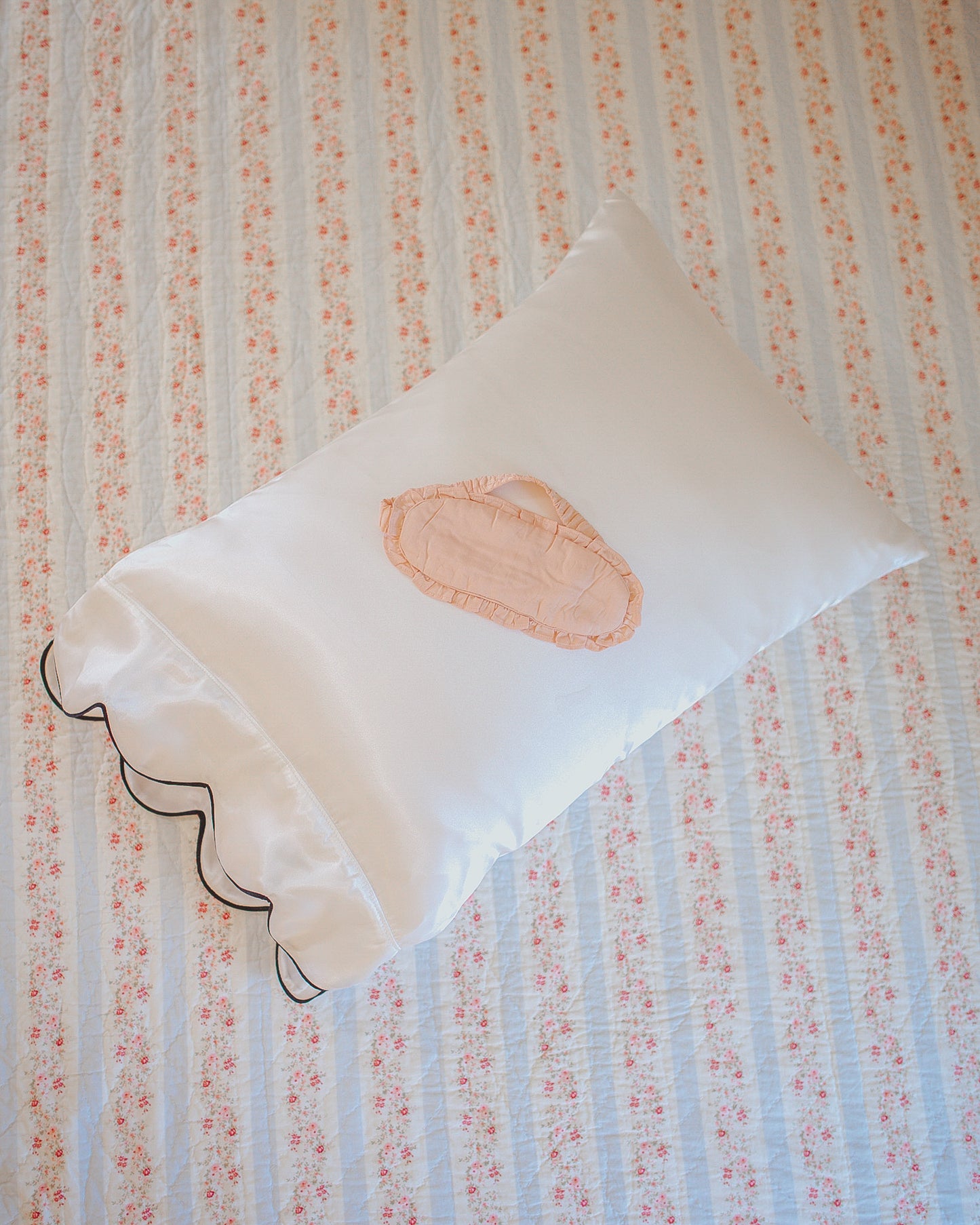 Scarlett Pillowcase - Scalloped Satin in Ivory